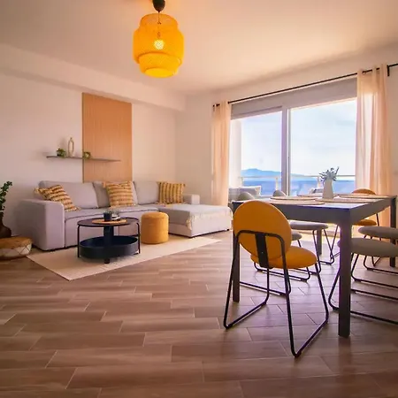 Modern Seaview Apartment *