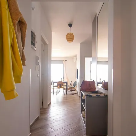 Modern Seaview Apartment *